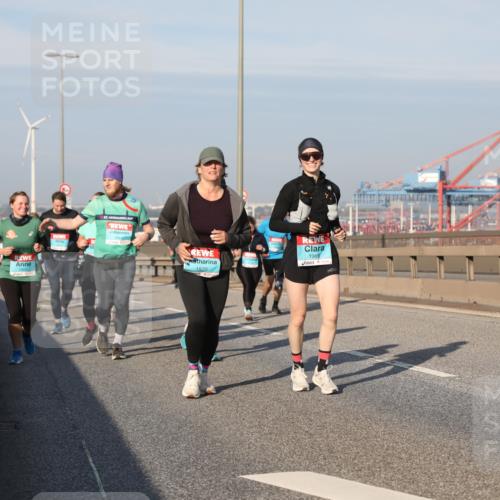 03.10.2025 - Köhlbrandbrückenlauf Yannick Fuchs http://msf.ph/oto/9181657 03.10.2025 08:57:38 Position 2 83, 1969, 1970 meine-sportfotos.de