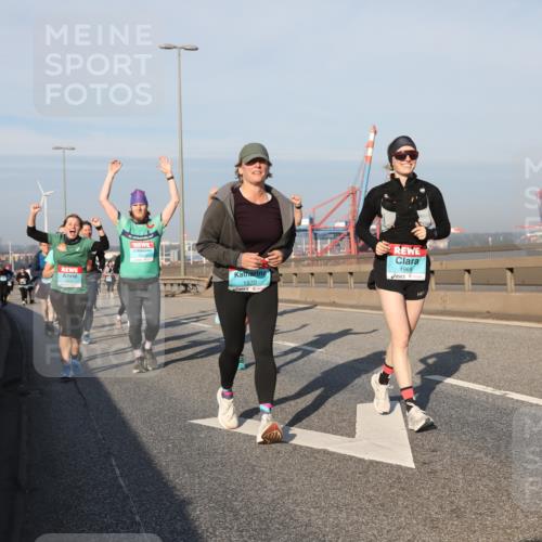 03.10.2025 - Köhlbrandbrückenlauf Yannick Fuchs http://msf.ph/oto/9181665 03.10.2025 08:57:40 Position 2 1970, 1969 meine-sportfotos.de