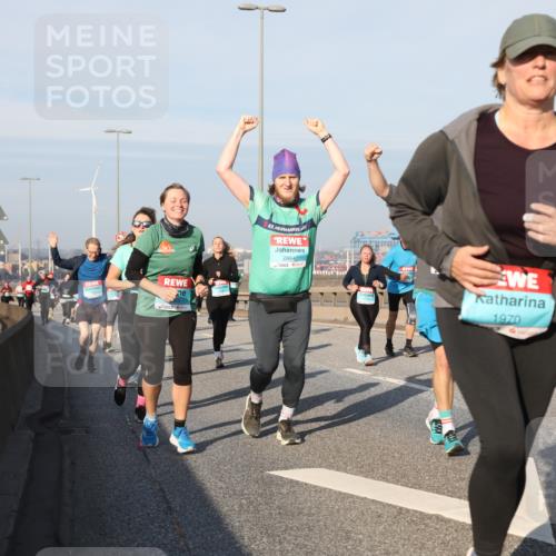 03.10.2025 - Köhlbrandbrückenlauf Yannick Fuchs http://msf.ph/oto/9181674 03.10.2025 08:57:41 Position 2 53, 2864, 1970 meine-sportfotos.de