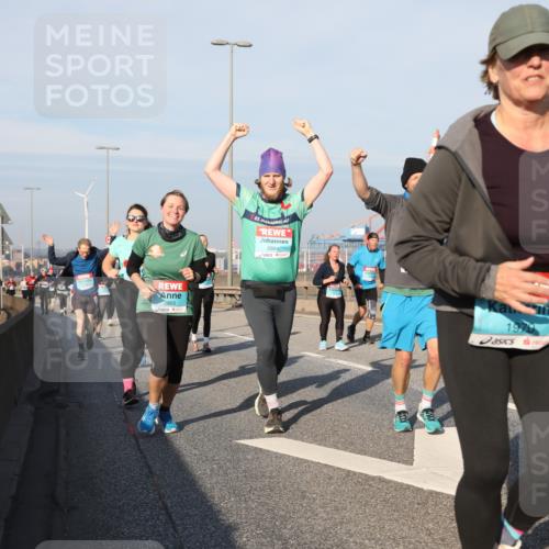 03.10.2025 - Köhlbrandbrückenlauf Yannick Fuchs http://msf.ph/oto/9181676 03.10.2025 08:57:42 Position 2 2865, 53, 2864, 1970 meine-sportfotos.de