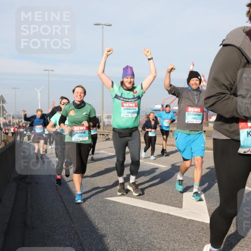 03.10.2025 - Köhlbrandbrückenlauf Yannick Fuchs http://msf.ph/oto/9181678 03.10.2025 08:57:42 Position 2 2865, 53, 2864, 2863, 1970 meine-sportfotos.de