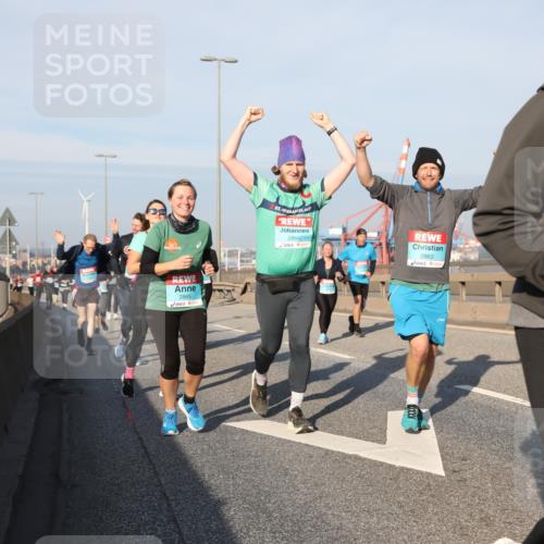 03.10.2025 - Köhlbrandbrückenlauf Yannick Fuchs http://msf.ph/oto/9181680 03.10.2025 08:57:42 Position 2 2865, 53, 2864, 2863 meine-sportfotos.de