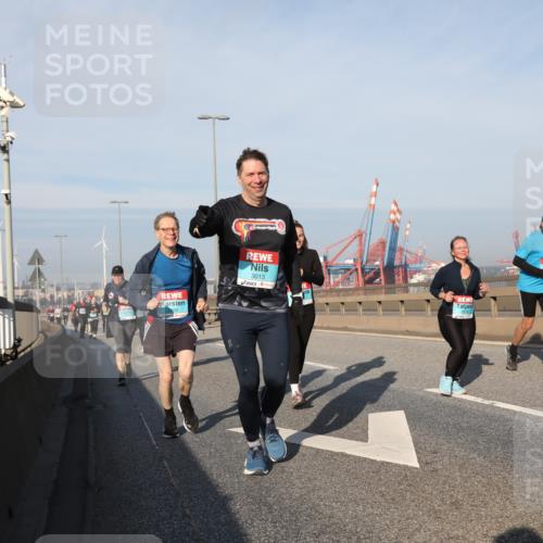 03.10.2025 - Köhlbrandbrückenlauf Yannick Fuchs http://msf.ph/oto/9181703 03.10.2025 08:57:45 Position 2 3013, 2375 meine-sportfotos.de
