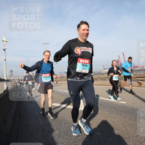 03.10.2025 - Köhlbrandbrückenlauf Yannick Fuchs http://msf.ph/oto/9181710 03.10.2025 08:57:46 Position 2 2259, 3013 meine-sportfotos.de