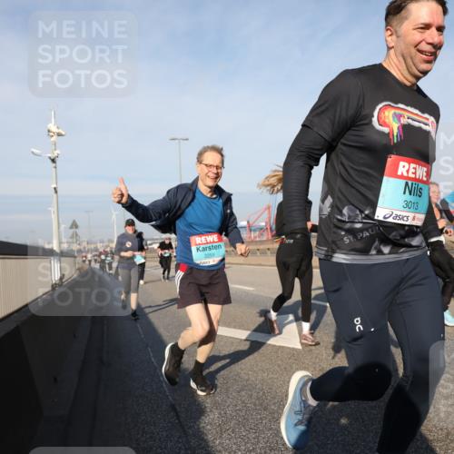 03.10.2025 - Köhlbrandbrückenlauf Yannick Fuchs http://msf.ph/oto/9181712 03.10.2025 08:57:46 Position 2 2259, 3013 meine-sportfotos.de