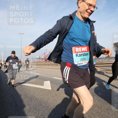 03.10.2025 - Köhlbrandbrückenlauf Yannick Fuchs http://msf.ph/oto/9181720 03.10.2025 08:57:47 Position 2 2259 meine-sportfotos.de