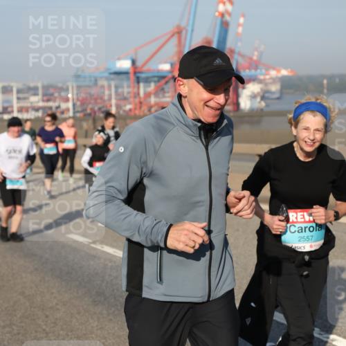 03.10.2025 - Köhlbrandbrückenlauf Yannick Fuchs http://msf.ph/oto/9181748 03.10.2025 08:57:52 Position 2 0000, 2557 meine-sportfotos.de