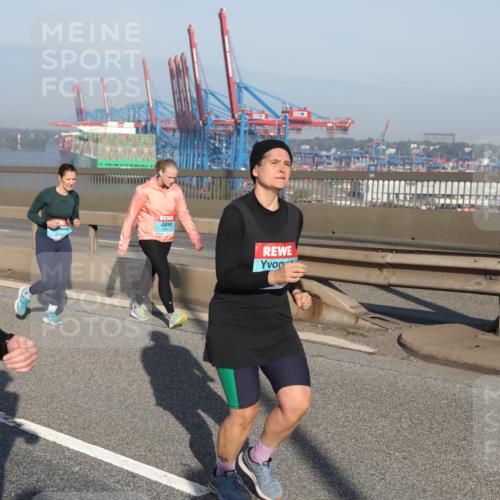 03.10.2025 - Köhlbrandbrückenlauf Yannick Fuchs http://msf.ph/oto/9181790 03.10.2025 08:58:00 Position 2 3701, 118 meine-sportfotos.de