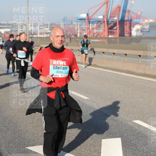 03.10.2025 - Köhlbrandbrückenlauf Yannick Fuchs http://msf.ph/oto/9181803 03.10.2025 08:58:03 Position 2 2468 meine-sportfotos.de