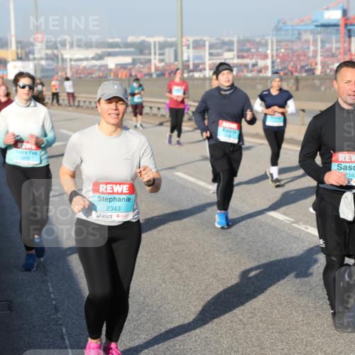 03.10.2025 - Köhlbrandbrückenlauf Yannick Fuchs http://msf.ph/oto/9181814 03.10.2025 08:58:05 Position 2 2343, 2342 meine-sportfotos.de