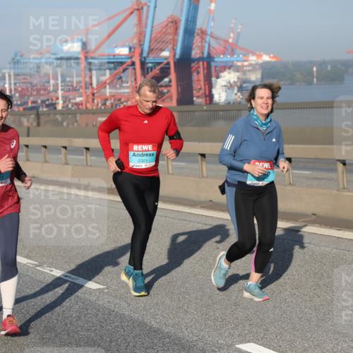 03.10.2025 - Köhlbrandbrückenlauf Yannick Fuchs http://msf.ph/oto/9181876 03.10.2025 08:58:25 Position 2 3019, 2321 meine-sportfotos.de
