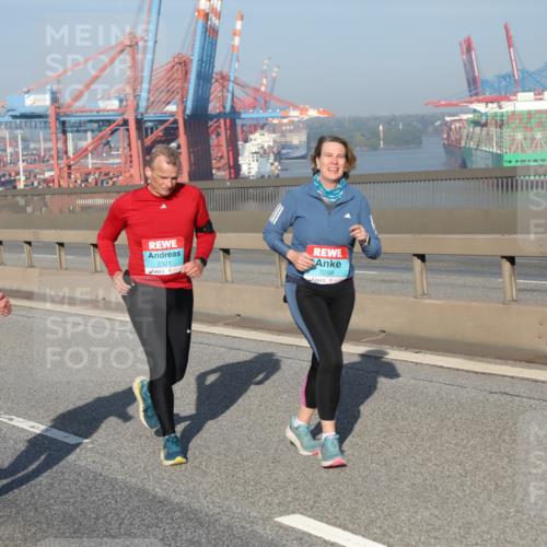 03.10.2025 - Köhlbrandbrückenlauf Yannick Fuchs http://msf.ph/oto/9181879 03.10.2025 08:58:25 Position 2 3019, 2321, 2258 meine-sportfotos.de
