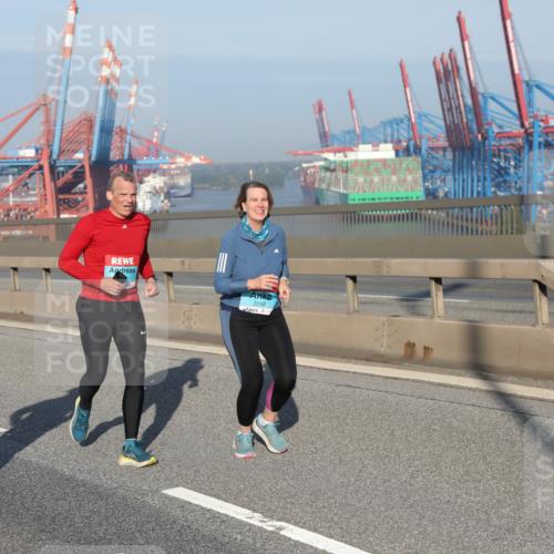 03.10.2025 - Köhlbrandbrückenlauf Yannick Fuchs http://msf.ph/oto/9181881 03.10.2025 08:58:25 Position 2 3019, 2258 meine-sportfotos.de