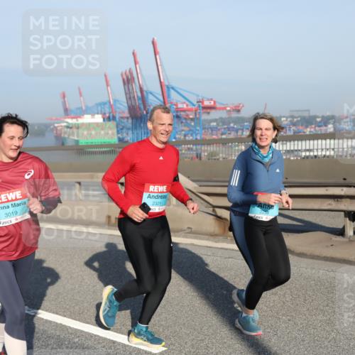 03.10.2025 - Köhlbrandbrückenlauf Yannick Fuchs http://msf.ph/oto/9181897 03.10.2025 08:58:27 Position 2 3019, 2321, 2258 meine-sportfotos.de