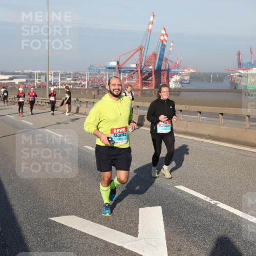03.10.2025 - Köhlbrandbrückenlauf Yannick Fuchs http://msf.ph/oto/9181906 03.10.2025 08:58:28 Position 2 1949 meine-sportfotos.de