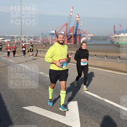 03.10.2025 - Köhlbrandbrückenlauf Yannick Fuchs http://msf.ph/oto/9181908 03.10.2025 08:58:29 Position 2 1949 meine-sportfotos.de
