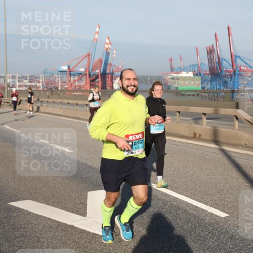 03.10.2025 - Köhlbrandbrückenlauf Yannick Fuchs http://msf.ph/oto/9181912 03.10.2025 08:58:29 Position 2 1949 meine-sportfotos.de