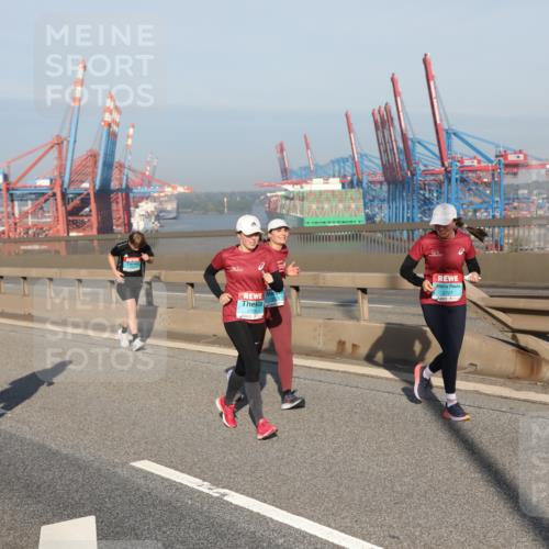 03.10.2025 - Köhlbrandbrückenlauf Yannick Fuchs http://msf.ph/oto/9181940 03.10.2025 08:58:38 Position 2 2726, 2727 meine-sportfotos.de