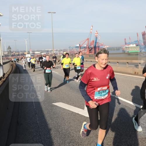03.10.2025 - Köhlbrandbrückenlauf Yannick Fuchs http://msf.ph/oto/9181960 03.10.2025 08:58:41 Position 2 3478, 3784 meine-sportfotos.de