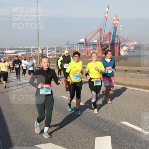 03.10.2025 - Köhlbrandbrückenlauf Yannick Fuchs http://msf.ph/oto/9181965 03.10.2025 08:58:42 Position 2 2386, 1 meine-sportfotos.de