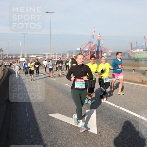 03.10.2025 - Köhlbrandbrückenlauf Yannick Fuchs http://msf.ph/oto/9181971 03.10.2025 08:58:43 Position 2 2386, 1 meine-sportfotos.de