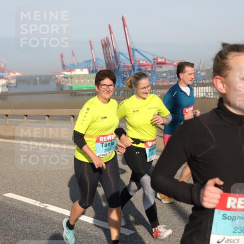 03.10.2025 - Köhlbrandbrückenlauf Yannick Fuchs http://msf.ph/oto/9181974 03.10.2025 08:58:44 Position 2 3254, 2386, 118 meine-sportfotos.de