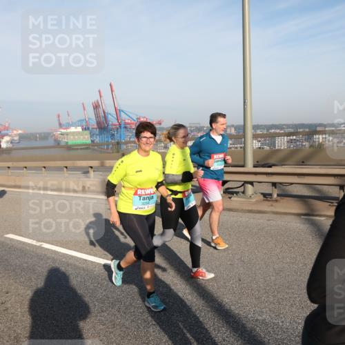 03.10.2025 - Köhlbrandbrückenlauf Yannick Fuchs http://msf.ph/oto/9181976 03.10.2025 08:58:44 Position 2 3254 meine-sportfotos.de