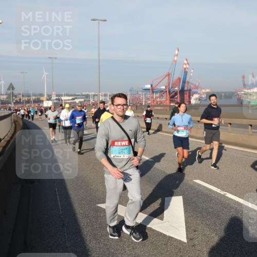 03.10.2025 - Köhlbrandbrückenlauf Yannick Fuchs http://msf.ph/oto/9181997 03.10.2025 08:58:47 Position 2 3771, 3634 meine-sportfotos.de