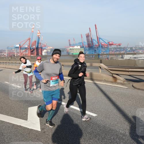 03.10.2025 - Köhlbrandbrückenlauf Yannick Fuchs http://msf.ph/oto/9182047 03.10.2025 08:58:55 Position 2 18 meine-sportfotos.de