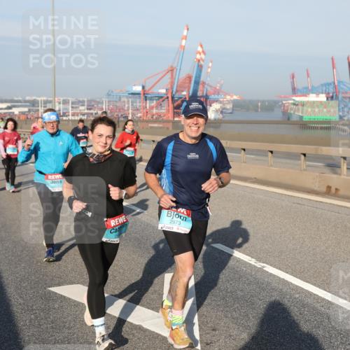 03.10.2025 - Köhlbrandbrückenlauf Yannick Fuchs http://msf.ph/oto/9182088 03.10.2025 08:59:05 Position 2 2973 meine-sportfotos.de