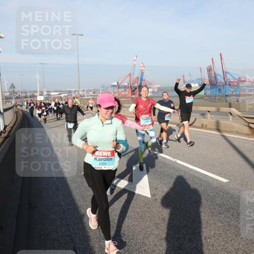 03.10.2025 - Köhlbrandbrückenlauf Yannick Fuchs http://msf.ph/oto/9182129 03.10.2025 08:59:09 Position 2 2359, 2533 meine-sportfotos.de