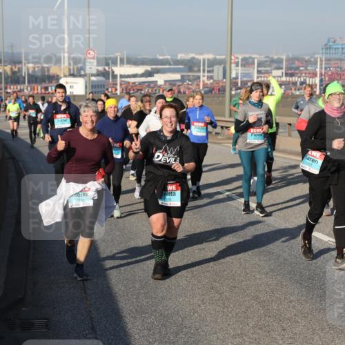 03.10.2025 - Köhlbrandbrückenlauf Yannick Fuchs http://msf.ph/oto/9182170 03.10.2025 08:59:14 Position 2 2436, 2116, 2267 meine-sportfotos.de