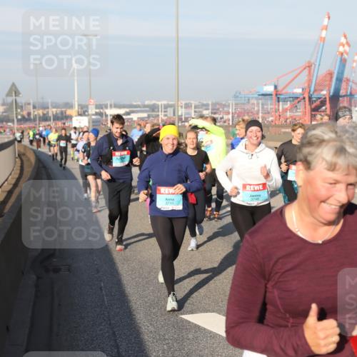 03.10.2025 - Köhlbrandbrückenlauf Yannick Fuchs http://msf.ph/oto/9182191 03.10.2025 08:59:18 Position 2 3745, 3746 meine-sportfotos.de