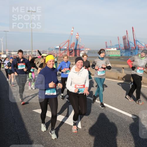 03.10.2025 - Köhlbrandbrückenlauf Yannick Fuchs http://msf.ph/oto/9182198 03.10.2025 08:59:19 Position 2 3746, 3745 meine-sportfotos.de