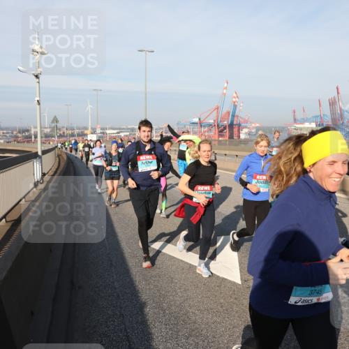03.10.2025 - Köhlbrandbrückenlauf Yannick Fuchs http://msf.ph/oto/9182205 03.10.2025 08:59:19 Position 2 2212, 3745, 3746 meine-sportfotos.de