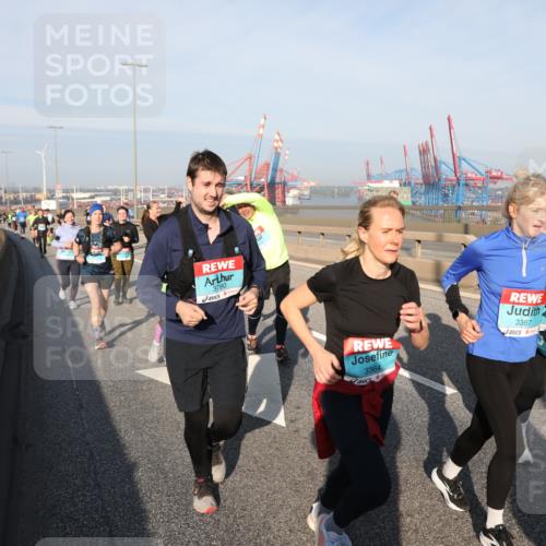 03.10.2025 - Köhlbrandbrückenlauf Yannick Fuchs http://msf.ph/oto/9182210 03.10.2025 08:59:20 Position 2 3780, 3364, 3367 meine-sportfotos.de