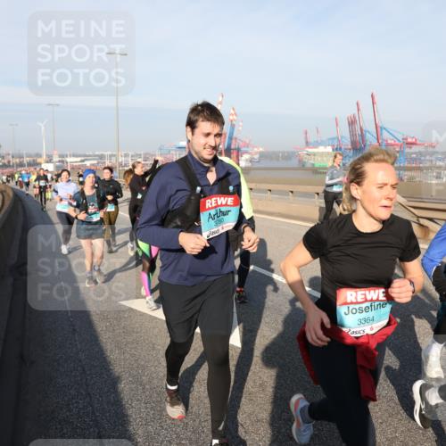 03.10.2025 - Köhlbrandbrückenlauf Yannick Fuchs http://msf.ph/oto/9182212 03.10.2025 08:59:21 Position 2 3780, 3364, 3367 meine-sportfotos.de