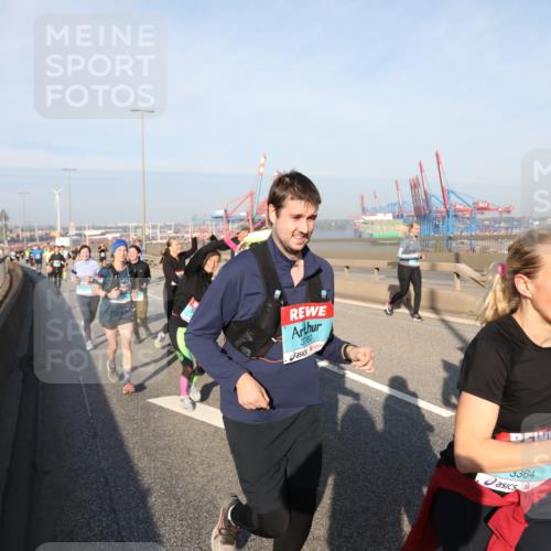 03.10.2025 - Köhlbrandbrückenlauf Yannick Fuchs http://msf.ph/oto/9182214 03.10.2025 08:59:21 Position 2 3780, 3364, 18 meine-sportfotos.de