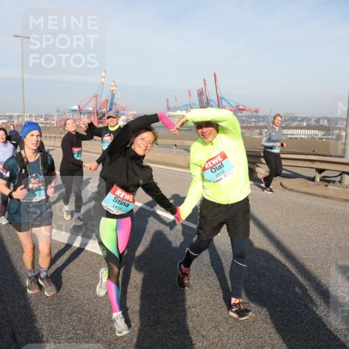 03.10.2025 - Köhlbrandbrückenlauf Yannick Fuchs http://msf.ph/oto/9182223 03.10.2025 08:59:22 Position 2 2419, 2412 meine-sportfotos.de