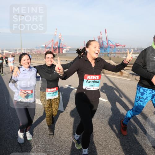 03.10.2025 - Köhlbrandbrückenlauf Yannick Fuchs http://msf.ph/oto/9182240 03.10.2025 08:59:24 Position 2 2379, 2462, 2463 meine-sportfotos.de