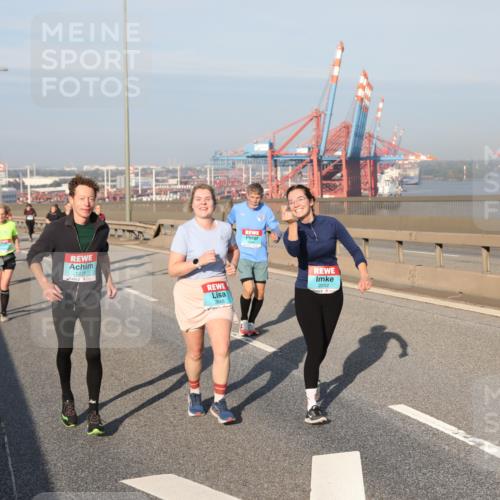 03.10.2025 - Köhlbrandbrückenlauf Yannick Fuchs http://msf.ph/oto/9182263 03.10.2025 08:59:27 Position 2 1221, 2668, 2252 meine-sportfotos.de