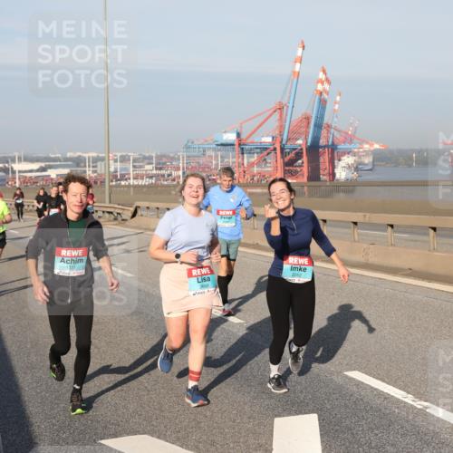 03.10.2025 - Köhlbrandbrückenlauf Yannick Fuchs http://msf.ph/oto/9182265 03.10.2025 08:59:27 Position 2 1221, 2668, 2252 meine-sportfotos.de