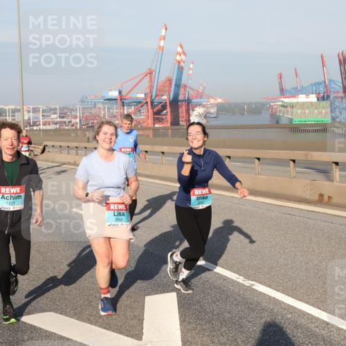 03.10.2025 - Köhlbrandbrückenlauf Yannick Fuchs http://msf.ph/oto/9182270 03.10.2025 08:59:27 Position 2 1221, 2668, 2252 meine-sportfotos.de
