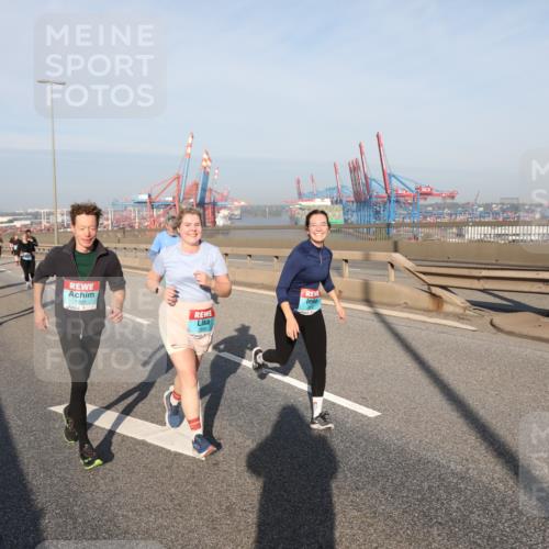 03.10.2025 - Köhlbrandbrückenlauf Yannick Fuchs http://msf.ph/oto/9182276 03.10.2025 08:59:28 Position 2 1221 meine-sportfotos.de