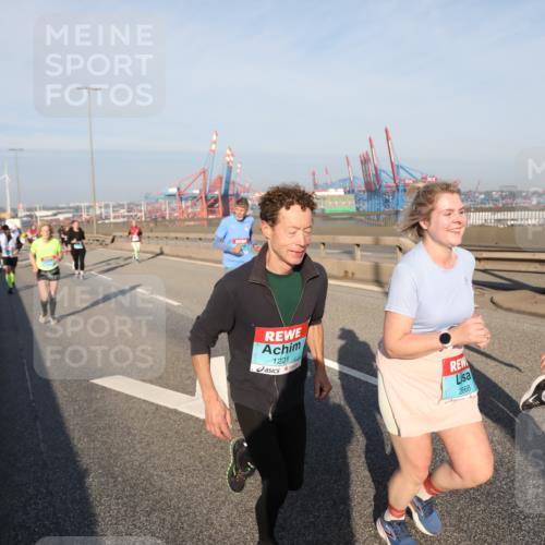 03.10.2025 - Köhlbrandbrückenlauf Yannick Fuchs http://msf.ph/oto/9182285 03.10.2025 08:59:29 Position 2 1221, 2668 meine-sportfotos.de