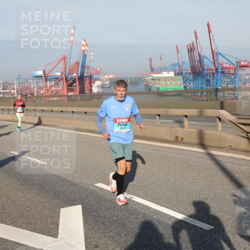 03.10.2025 - Köhlbrandbrückenlauf Yannick Fuchs http://msf.ph/oto/9182287 03.10.2025 08:59:29 Position 2 2646 meine-sportfotos.de