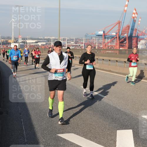 03.10.2025 - Köhlbrandbrückenlauf Yannick Fuchs http://msf.ph/oto/9182306 03.10.2025 08:59:32 Position 2 3293, 3566 meine-sportfotos.de