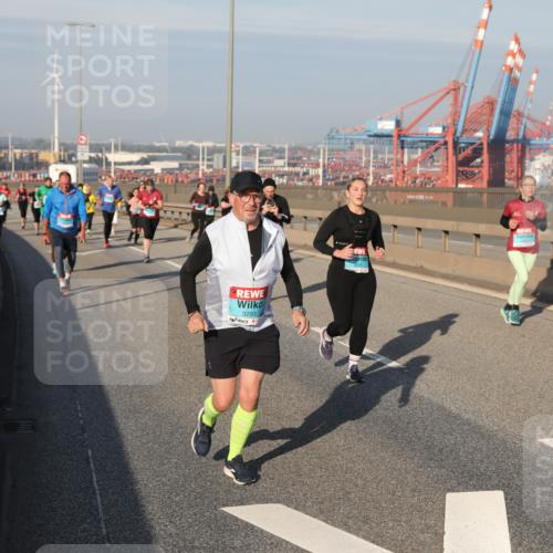 03.10.2025 - Köhlbrandbrückenlauf Yannick Fuchs http://msf.ph/oto/9182308 03.10.2025 08:59:32 Position 2 3293 meine-sportfotos.de