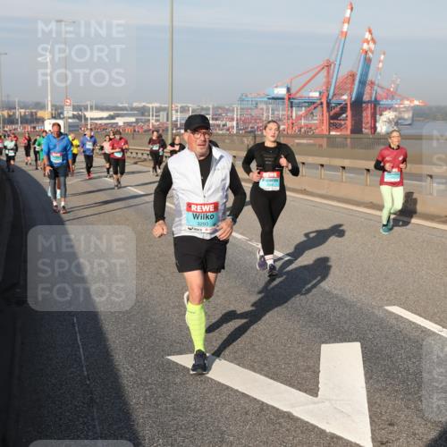 03.10.2025 - Köhlbrandbrückenlauf Yannick Fuchs http://msf.ph/oto/9182310 03.10.2025 08:59:33 Position 2 3293, 3566 meine-sportfotos.de