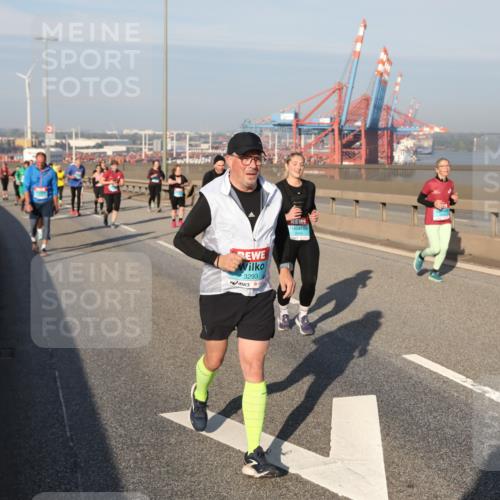 03.10.2025 - Köhlbrandbrückenlauf Yannick Fuchs http://msf.ph/oto/9182314 03.10.2025 08:59:33 Position 2 3293 meine-sportfotos.de